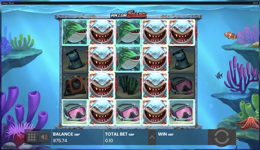 Stacked Wilds in Razor Shark